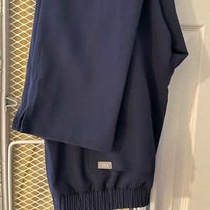 NAVY Lg Yola Figs pants, NWOT